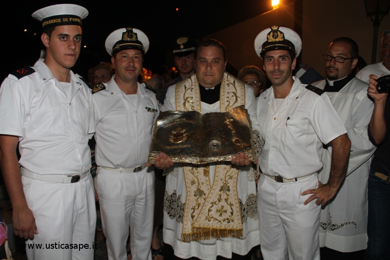 Ustica:  Accoglienza al porto Reliquie del Santo Giovanni Paolo II