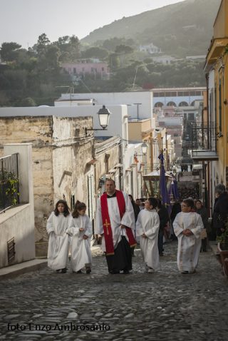  Madonna in processione al Calvario3