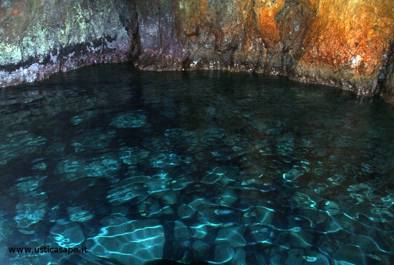 Ustica, interno grotta dell'oro 